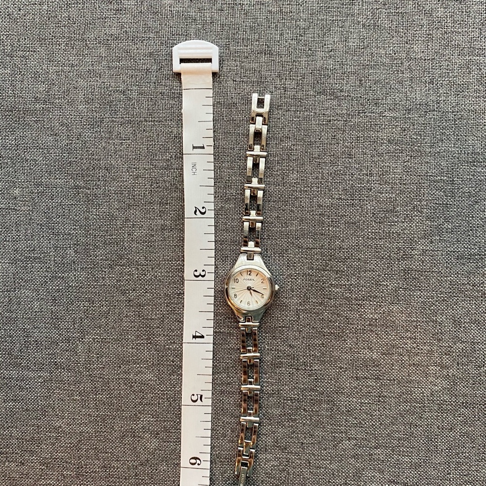 Women’s Fossil watch - Picture 3 of 4
